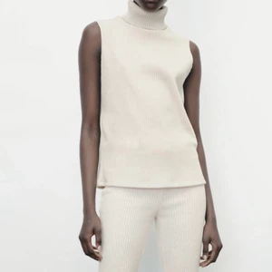 Linne - Linne från Zara. Inte exakt samma som första bilden, tror nämligen att linnet är från kollektionen innan. Annars är dom nästintill helt likadana