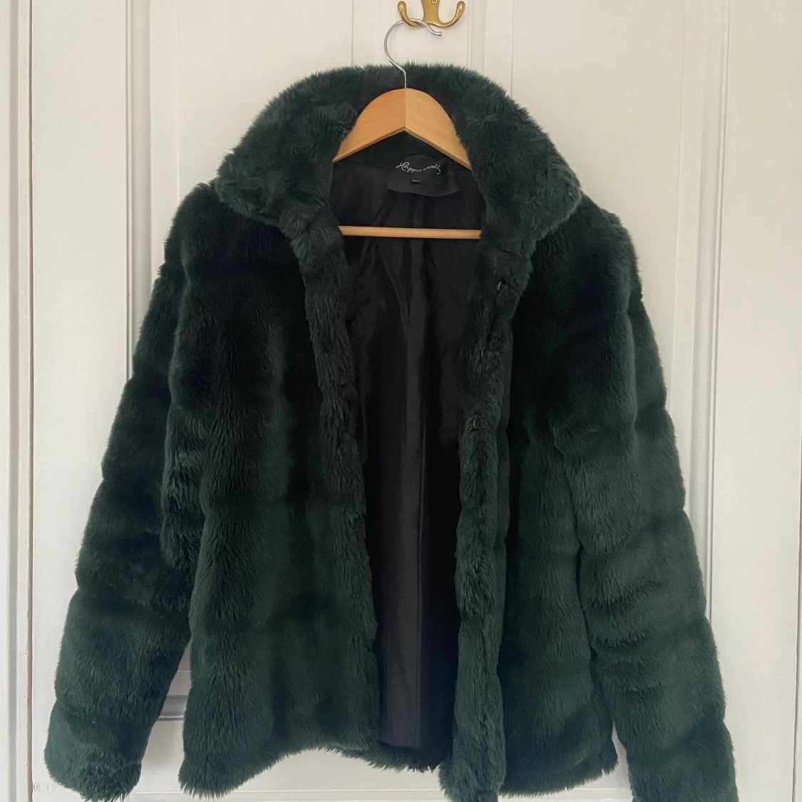 mysig jacka i fuskpäls - 90