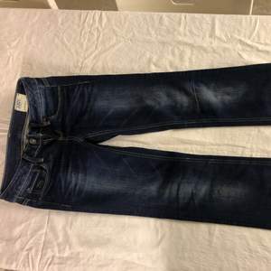 Snygga bootcut G Star lowwaist jeans storlek 24/30