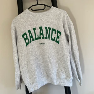 Sweatshirt  - Säljer min jätte fina tröja från hm, stl xs💕