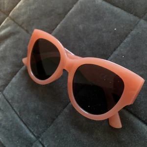 Solglasögon  - Solglasögon från tiger. Helt nya🤍 säljer då dem inte är min stil☁️