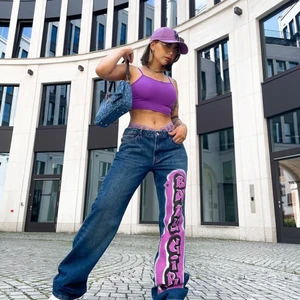 Jaded London jeans  - Säljer mina low rise jeans från Jaded London. De är skitsnygga och har bara blivit använda två gånger eftersom att jag inte riktigt vet hur jag ska styla dem. Alltså är de helt som nya! De är i storlek 31 och sitter lite pösigt, men väldigt bra, på mig som i vanliga fall har storlek S! :) Orginalpriset ligger på 700kr. 