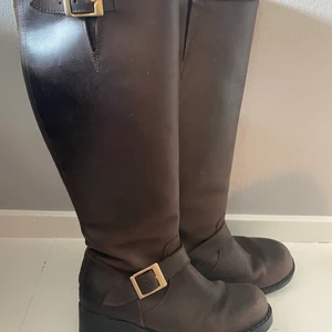 Johnny Bulls - Bruna äkta Johnny Bulls med guldsmycken