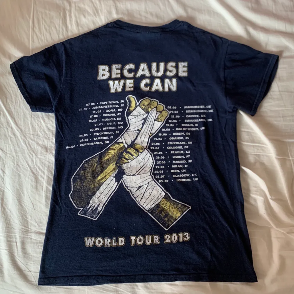 Bon Jovi T-Shirt från världsturnén 2013 - Storlek S - Säljer då den aldrig används längre - Köparen står för frakt 🌻🦆. T-shirts.