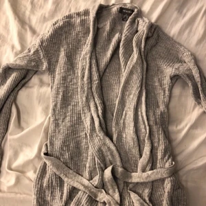 Kofta - Kofta från primark. Storlek M. Aldrig använd endast tvättad. Bjuder på frakten