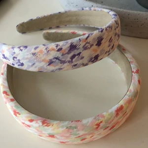 Diadem - Säljer dessa två oanvända diadem då de inte kommer till användning💓