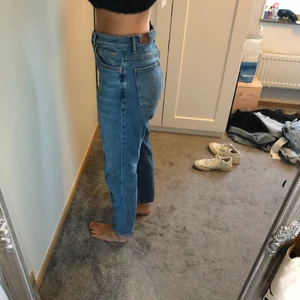 Mango mom Jeans  - Superfina jeans från mango som tyvärr inte passar mig längre.. frakt tillkommer 🥰