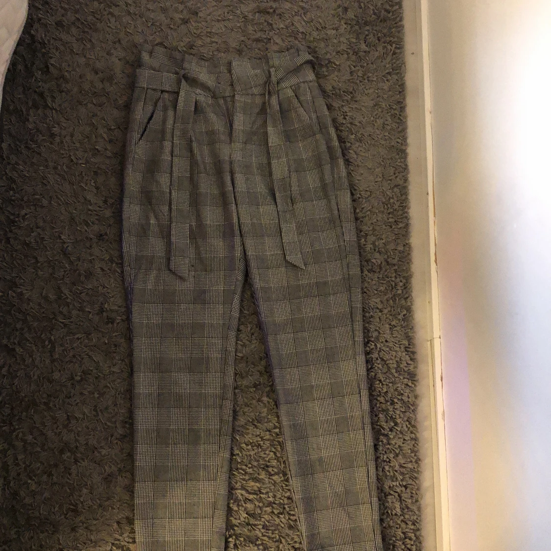  grå kostymbyxor,  - 90