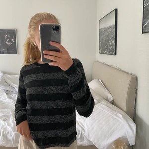 Tröja  - Tröja från hm , köpt för ganska länge sedan , storlek xs säljer för 90kr + frakt 💕💕