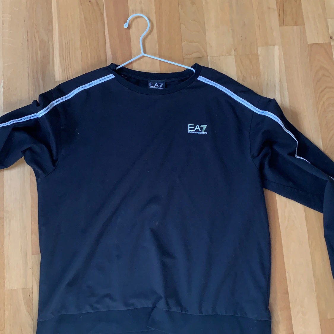 äkta EA7 sweatshirt 