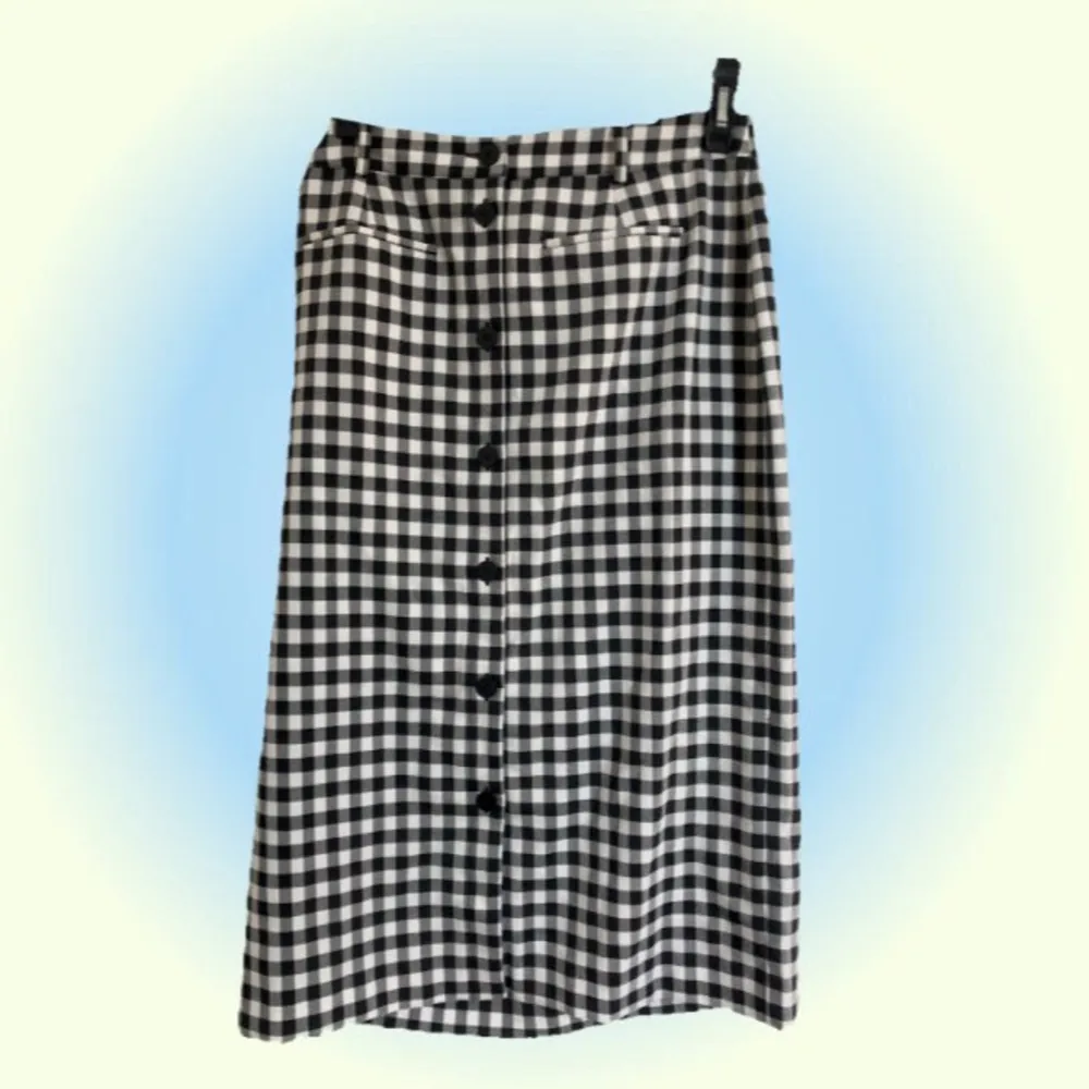 sjukt fin ginghamrutig kjol från warehouse köpt på asos. säljer då den inte kommer till användning. inga defekter<333. Kjolar.