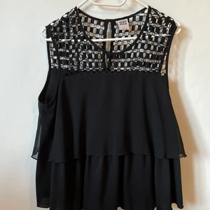 Fin topp - Svart topp i bra skick, storlek L