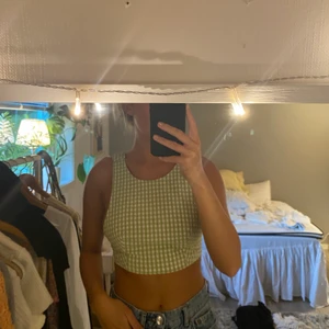 Topp från zara  - Rutig grön topp från zara, öppen i ryggen ❤️