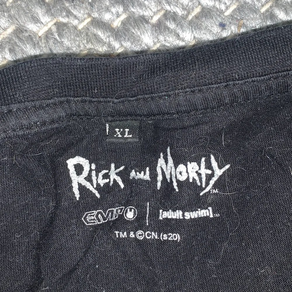 Rick and morty t-shirt, XL, knappt använd. T-shirts.