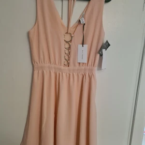 Helt oanvänd klänning från Nelly - Ny klänning från Nelly. Lappar finns kvar