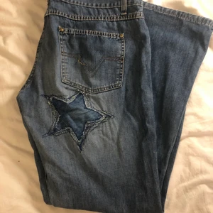 Crocker jeans  - Säljer nu mina super najs jeans ifrån crocker med en så cool stjärna på! Säljer då dom inte sitter riktigt som jag vill på ( har storlek 38 vanligtvis för referens)💕