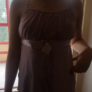 Topp - Super söt topp i storlek M men passar allt ifrån XS-m. Toppens band går att reglera som en bh. Har ni mer frågor hör gärna av er😘