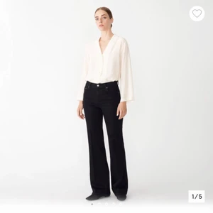 Wera jeans strlk 40 - Wera jeans i modellen Julie. Storleken motsvarar 38/40 men det står 40. 