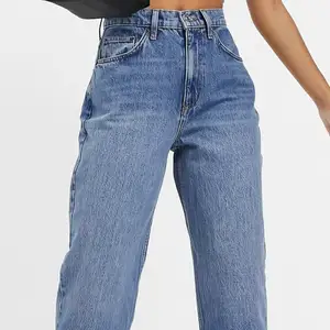 Jättesnygga och bekväma mellanblå jeans från ASOS i storlek W25 L32, helt oanvända🦋💙 Orginellt pris 399kr mitt pris 150kr