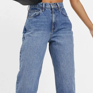 ASOS jeans - Jättesnygga och bekväma mellanblå jeans från ASOS i storlek W25 L32, helt oanvända🦋💙 Orginellt pris 399kr mitt pris 150kr