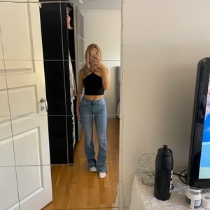 Jeans från g-star - Säljer dessa jeans då jag nästan aldrig använt dem. Skulle beskriva byxorna som mer midwaist än highwaist. Köpta på zalando, märke g-star.Pris kan diskuteras.Nypris 1200💕frakt ingår inte i priset