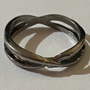 Ring - Silverring i form av mönster.