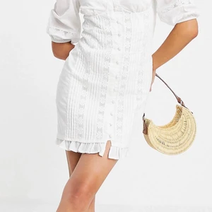 Studentklänning  - Vit fin klänning. Aldrig använd🤎