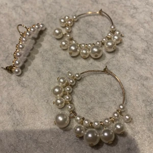 Örhängen - Hoops med pärlor och en ear cuff med pärlor!