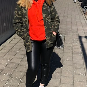 Camouflage jacka - Jacka från Nelly i storlek 36, passar en mindre 38 också! 