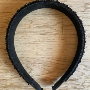 Glittrigt diadem  - Diademet är i nyskick och bara använt ett fåtal gånger✨✨