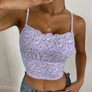 Topp💘💘 - Söt topp köpt i somras från shein och har inte använt den 💘💘💘