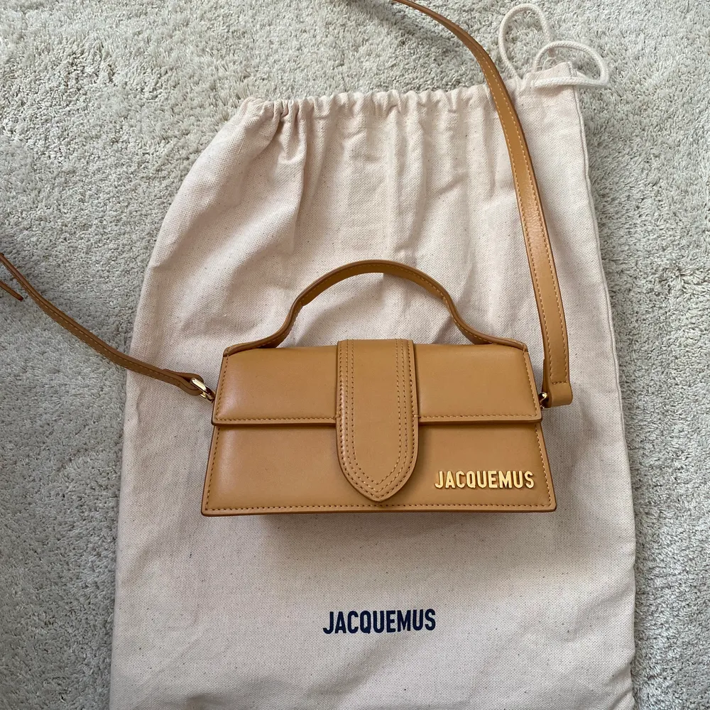 Intressekoll av min jaquemus le bambino väska från Nathalie schuterman. 🧡. Väskor.