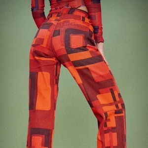 Jaded london jeans - Säljer mina röda jeans från jaded london eftersom jag aldrig använder dom. Nyskick, skriv för fler bilder 😋