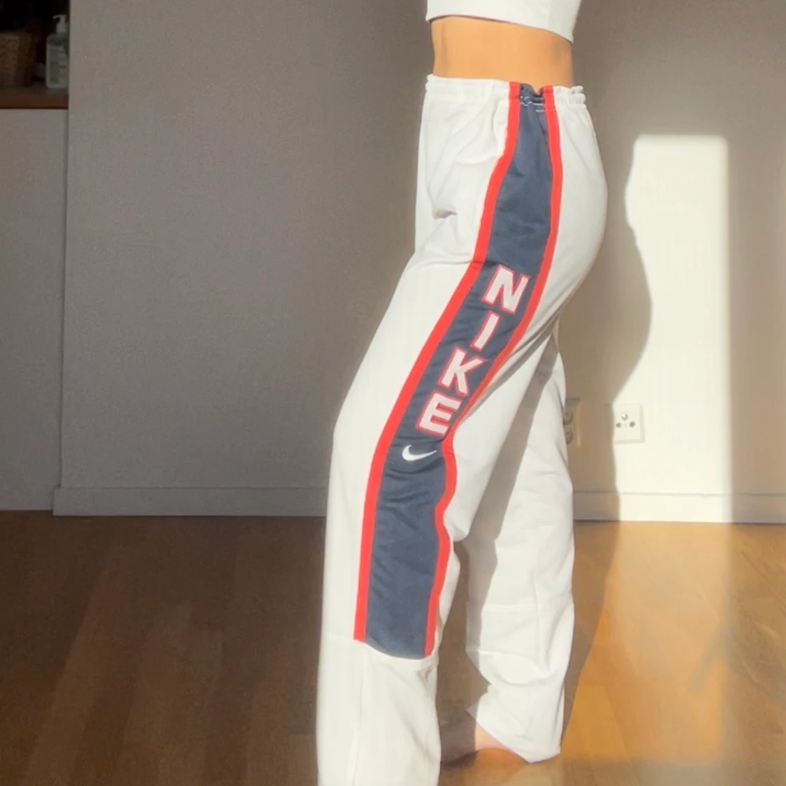 Vita Nike mjukisbyxor - 90