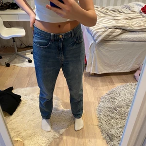 Jeans  - Helt oanvända jeans från Zara💘💘