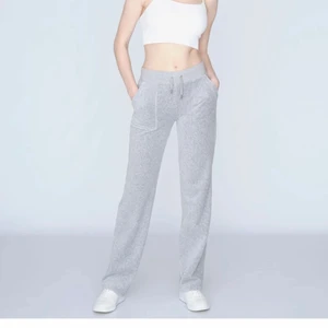  juicy byxor  - Säljer mina juicy byxor pga att jag ska köpa nya. De är i begagnat skick så därför lite billigare pris. Säljer för mitt pris plus frakt. 