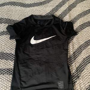 Skön svart träningströja från Nike!🖤