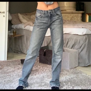 Zara jeans - Säljer dessa jeans från Zara, super snygga verkligen men har tröttnat lite på de💕