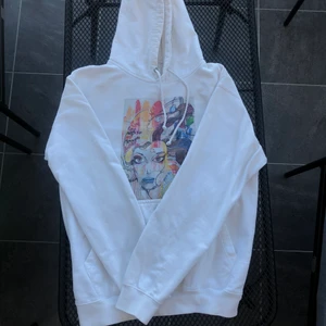 Cool elephant hoodie, S - Hoodie från cool elephant i storlek S! Väldigt mysig o lite oversize skulle jag säga :)