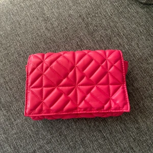 Väska - Ska se ut som dom från Zara. Använd en gång, nyskick. Väskband ingår ej