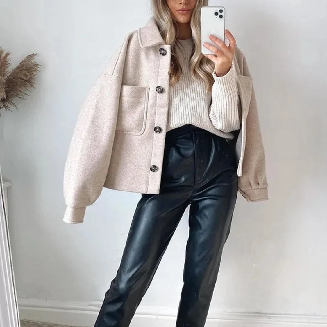 Beige kort jacka i ullblandning | NA-KD