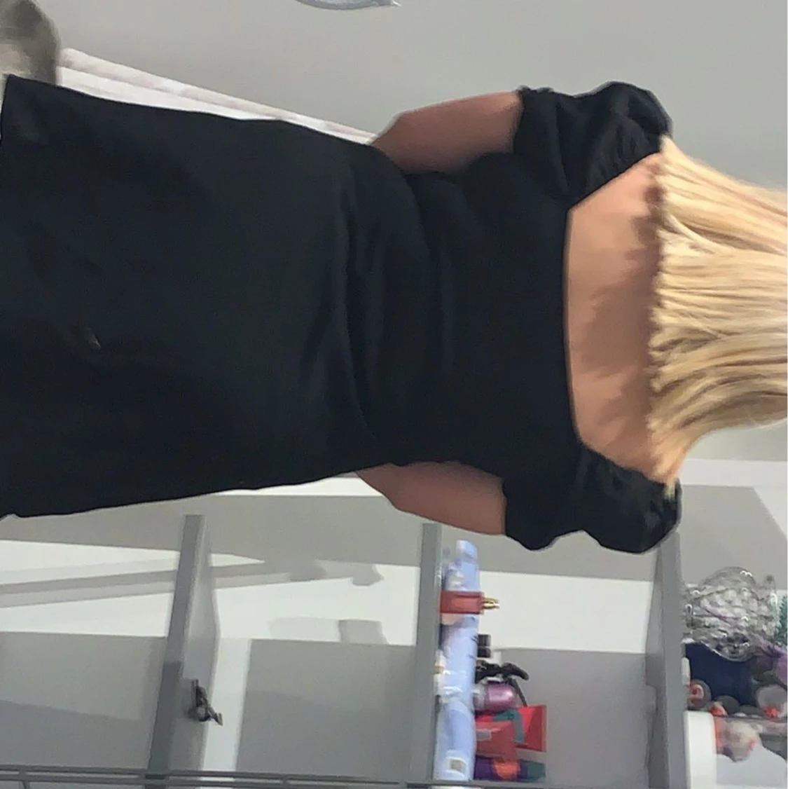 E fin svart sommar klänning