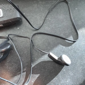 Ingen - Jag hittade den i källaren och den har inte används. Den är svart. Jag säljer den för att jag vet direkt inte hur man använder en sån och för att jag inte längre vill ha den