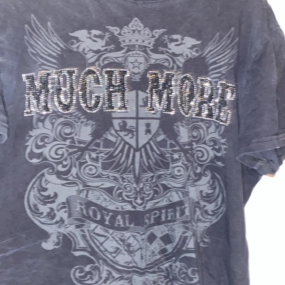 Jätte fin T-shirt med tryck 🥰 Storlek L men skulle säga att den snarare är M! 49kr+frakt. T-shirts.