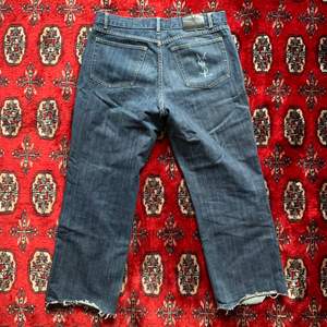 Superfina Yves Saint Laurent vintage jeans i mycket bra kvalitet! Passar 31’ till 34’