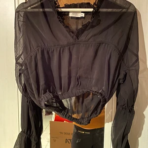 Festtopp nakd  - Använt 1 gång. Croppad genomskinlig topp⭐️