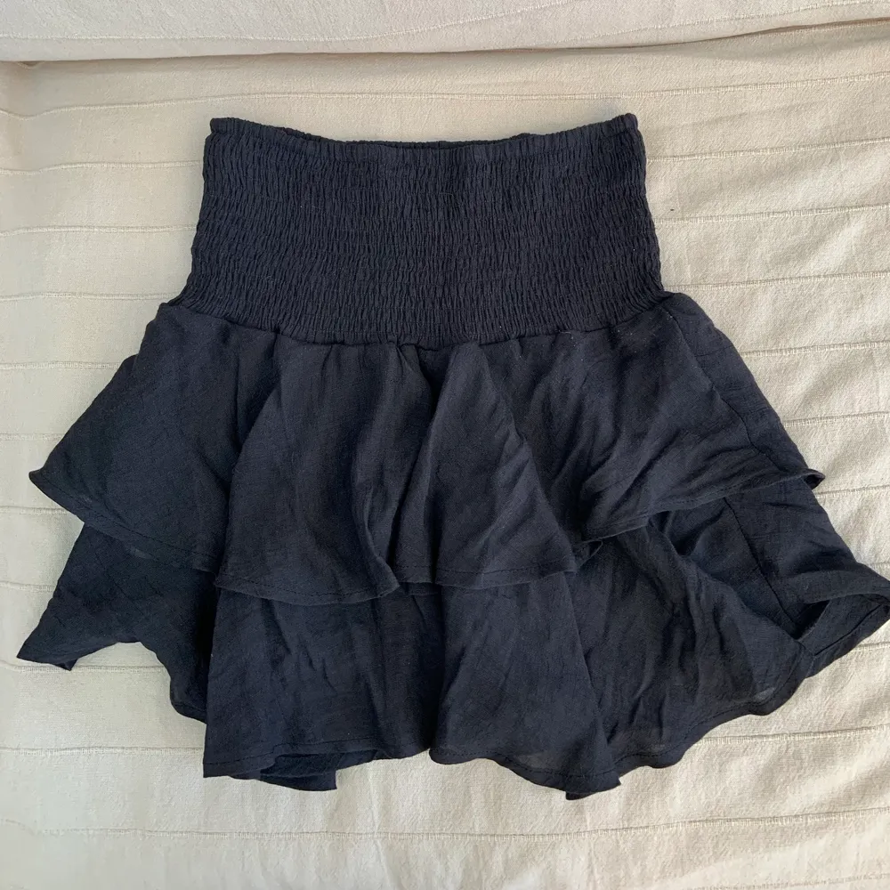Säljer min JÄTTEFINA kjol från Shein, använd lite förra året men inte överdrivet mycket. Kjolar.