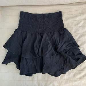 Säljer min JÄTTEFINA kjol från Shein, använd lite förra året men inte överdrivet mycket