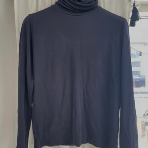 Hope tröja - Tunn polo från hope. Kan skicka fler bilder privat.