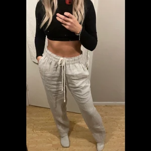 Linnebyxor  - Säljer dessa fina linnebyxor ifrån hm💞 storlek S. Jag är 160 ca. 250+frakt 